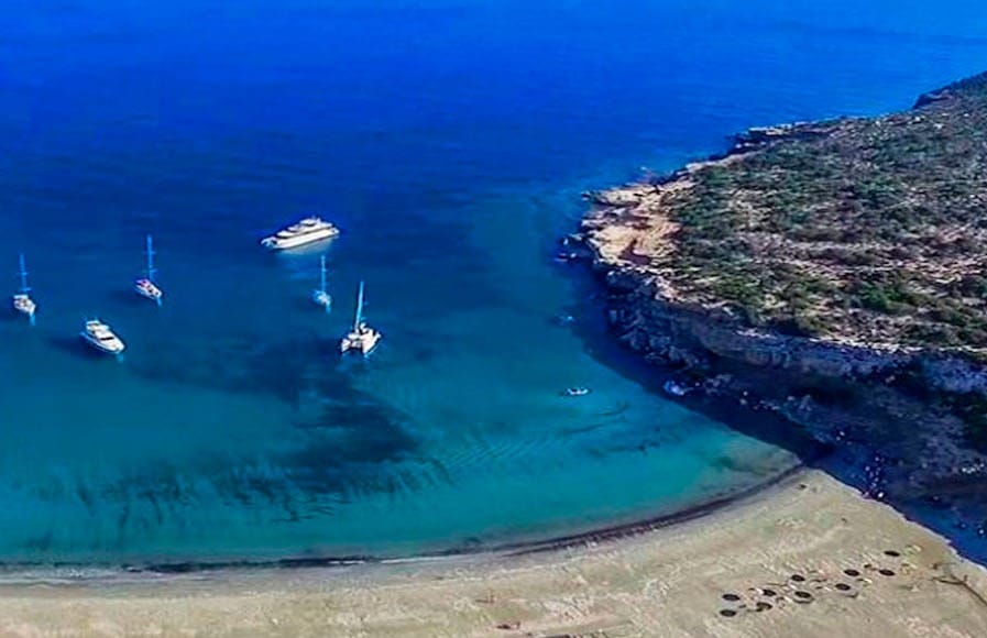 Despotiko. Bateaux à Paros. Louez un bateau. Transfert de luxe. croisières à la journée