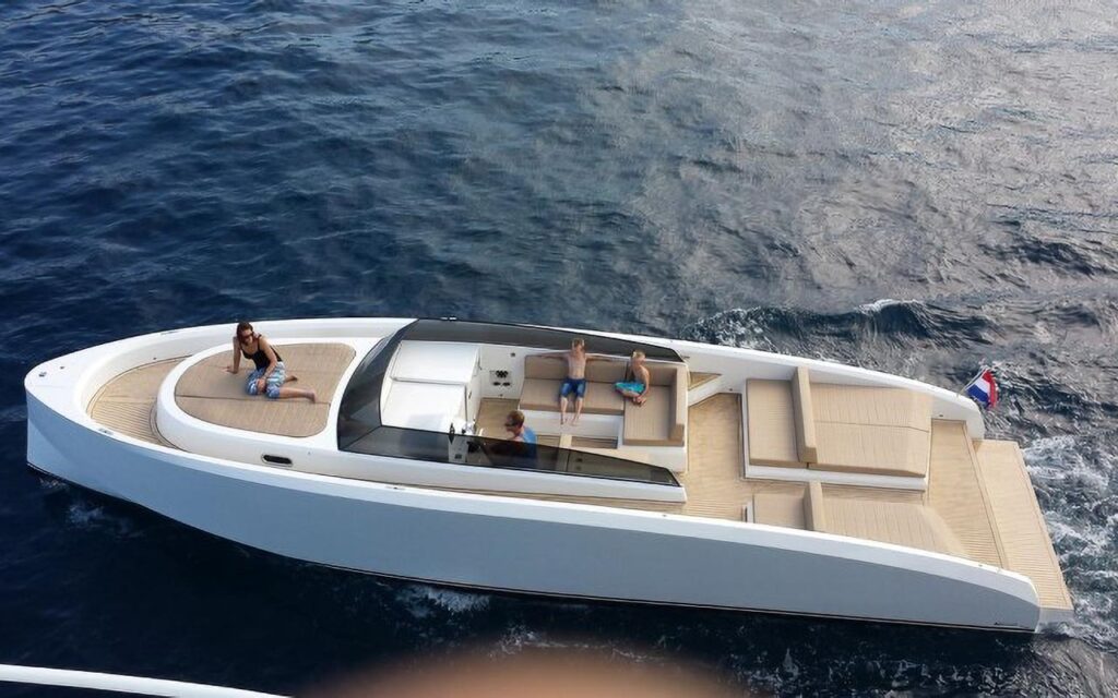 family on a Vanquish 43 boat. Boats in Paros. Charter a Boat.